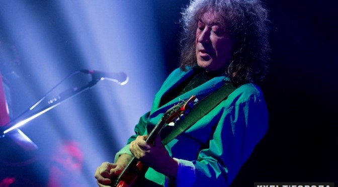 Владимир Кузьмин сыграет новые и лучшие песни на большом весеннем сольном концерте