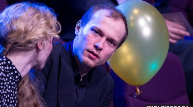 Юрий Борисов сыграл Виктора Пелевина для журнала Esquire