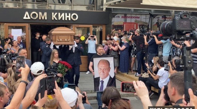 Владимира Меньшова похоронили на Новодевичьем кладбище