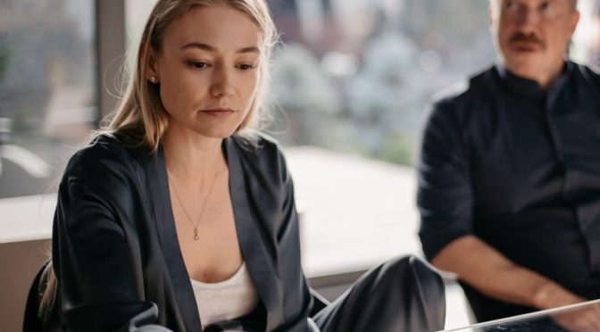 Оксана Акиньшина и Милош Бикович сыграют в сериале «The Телки»