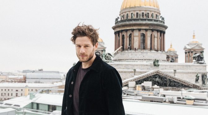 Джеймс Нортон посетил Санкт-Петербург в рамках российского тура в поддержку фильма «Один на один»