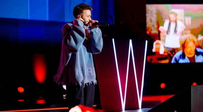 Эльдар Джарахов и Ваня Дмитриенко споют караоке-хиты на Плюс Даче в Парке Горького