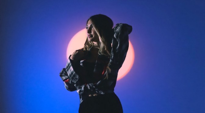 Яна Ясс представила новый трек «ТАРО»