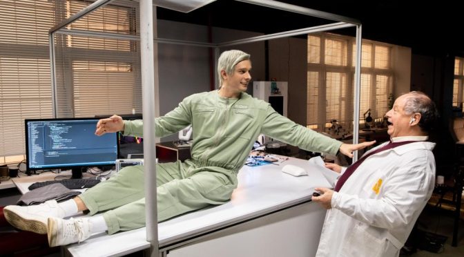 Александр Метелкин сыграет робота в сериале «Кибер Иван»